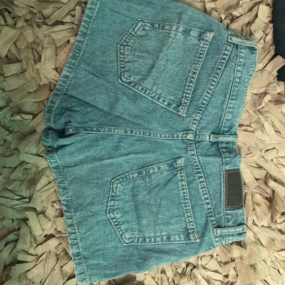 Shorts - Picture 3 of 6